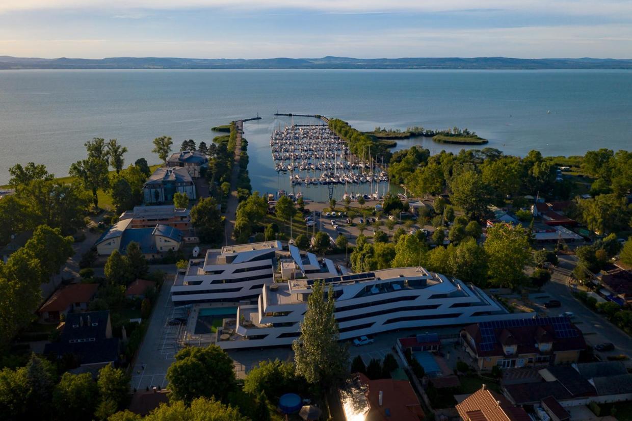 Marina Apartman Hotel Balatonszemes Exterior photo